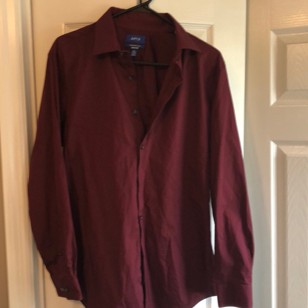 Men’s maroon dress shirt